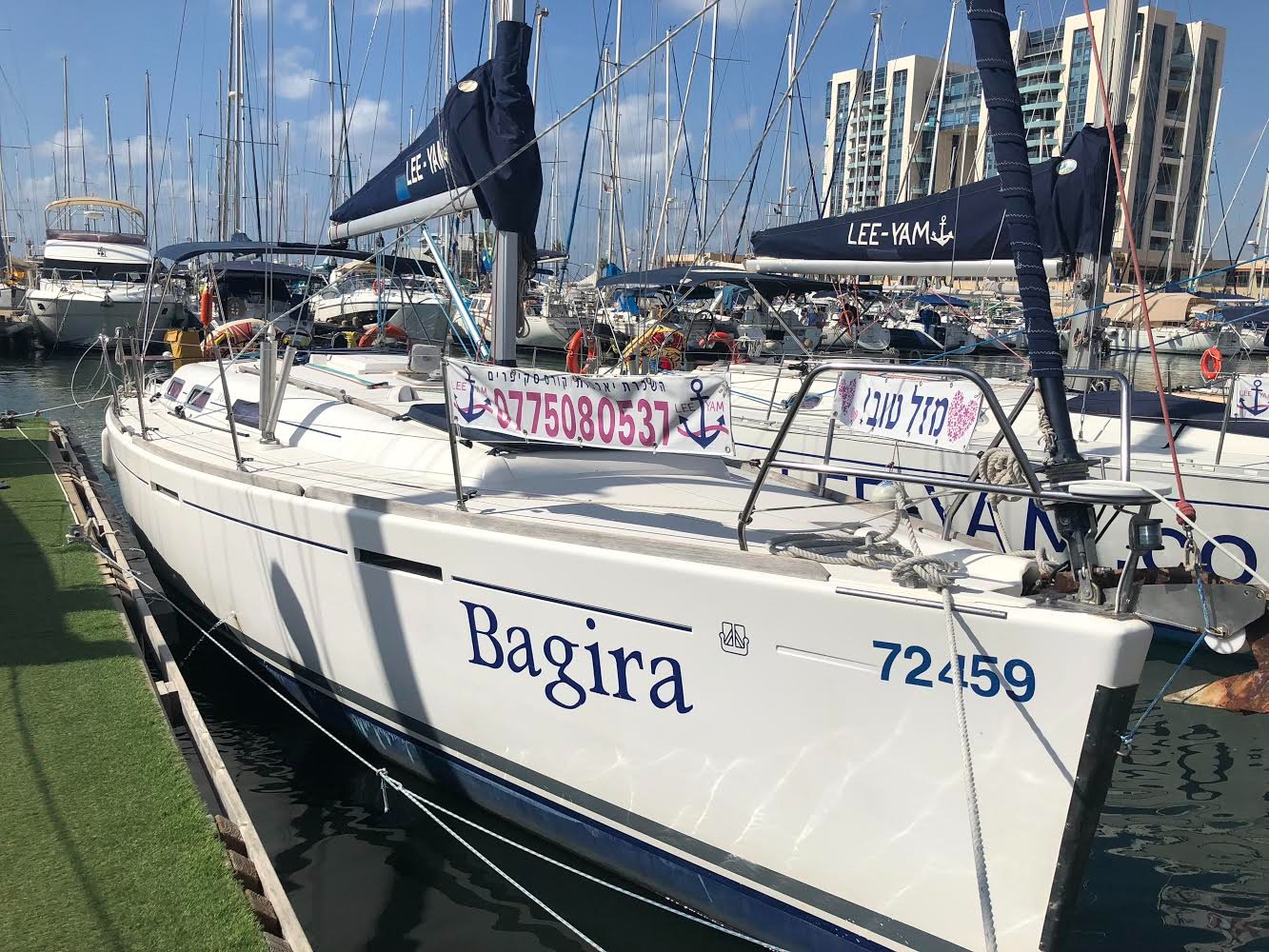יאכטת מפרש Bagira (Dufour 365) בים מול הרצליה